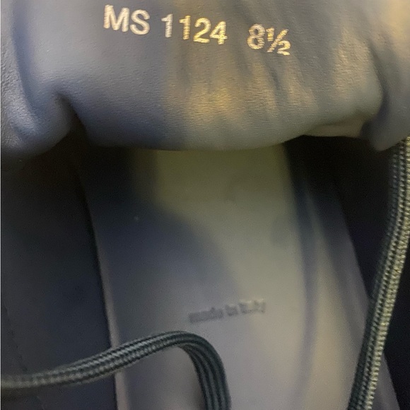 LOUIS VUITTON.  USED IN MINT CONDITION 🔥

FUSELAGE SNEAKER - Picture 4 of 16